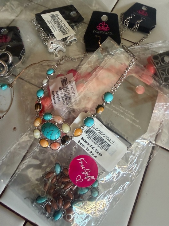 34 Piece Paparazzi Piece - Picture 9 of 10